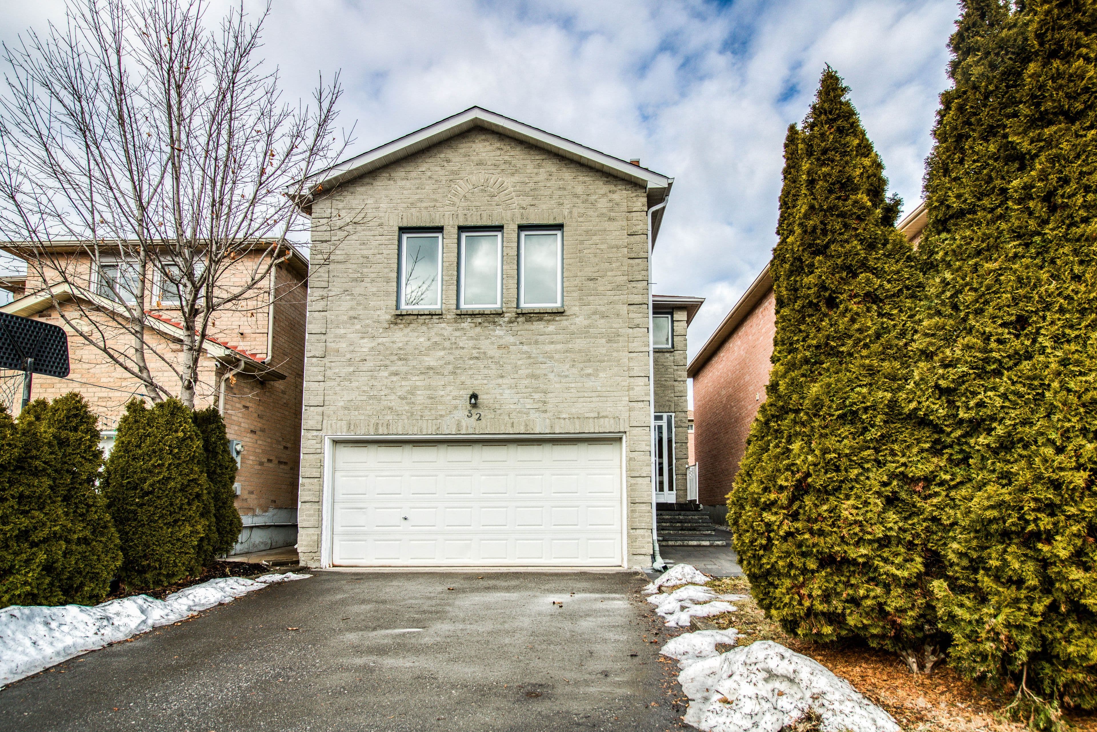 32 Charlton Avenue, Vaughan, ON L4J 6W3