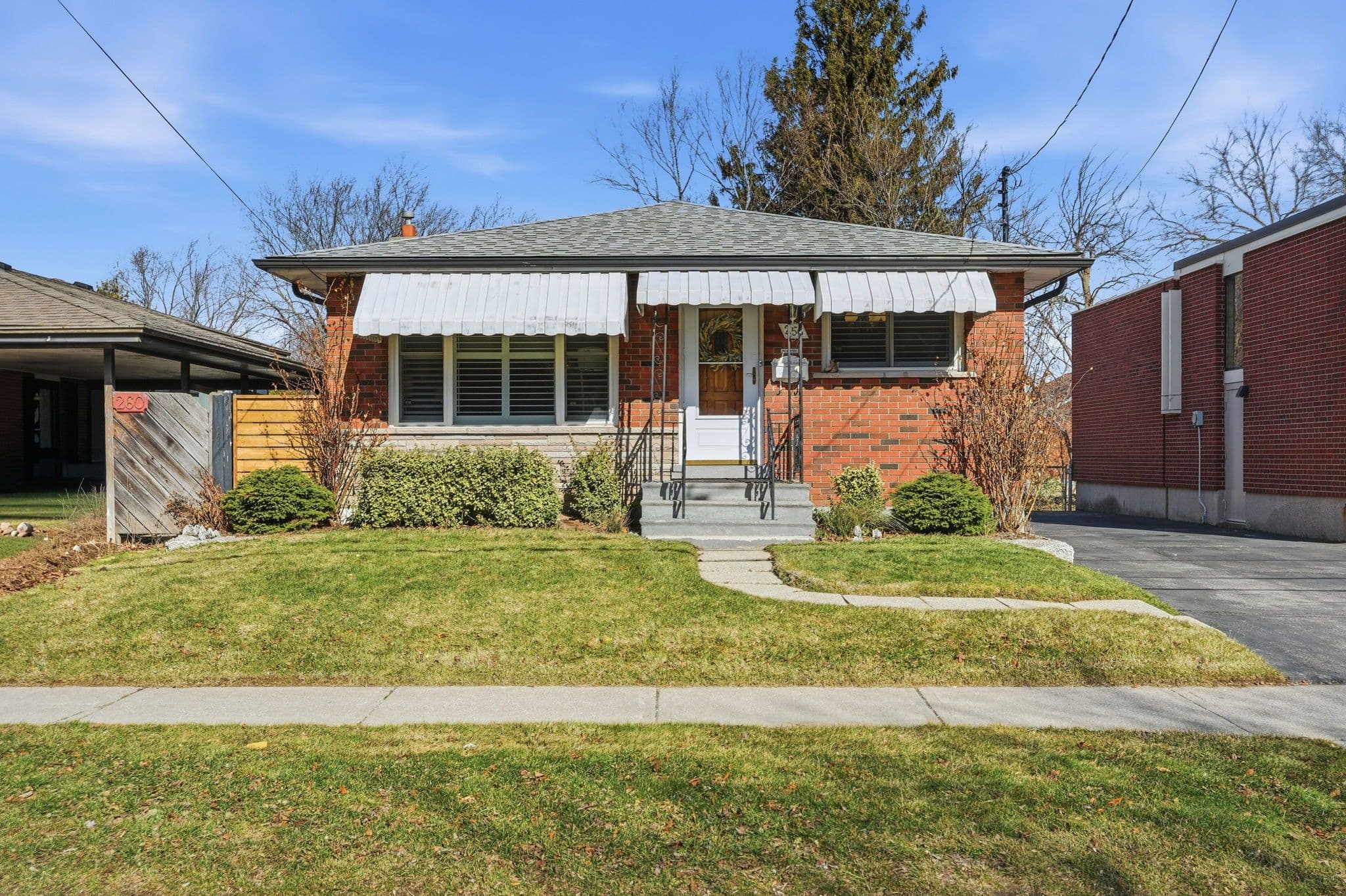 256 Whitney Avenue, Hamilton, ON L8S 2G8