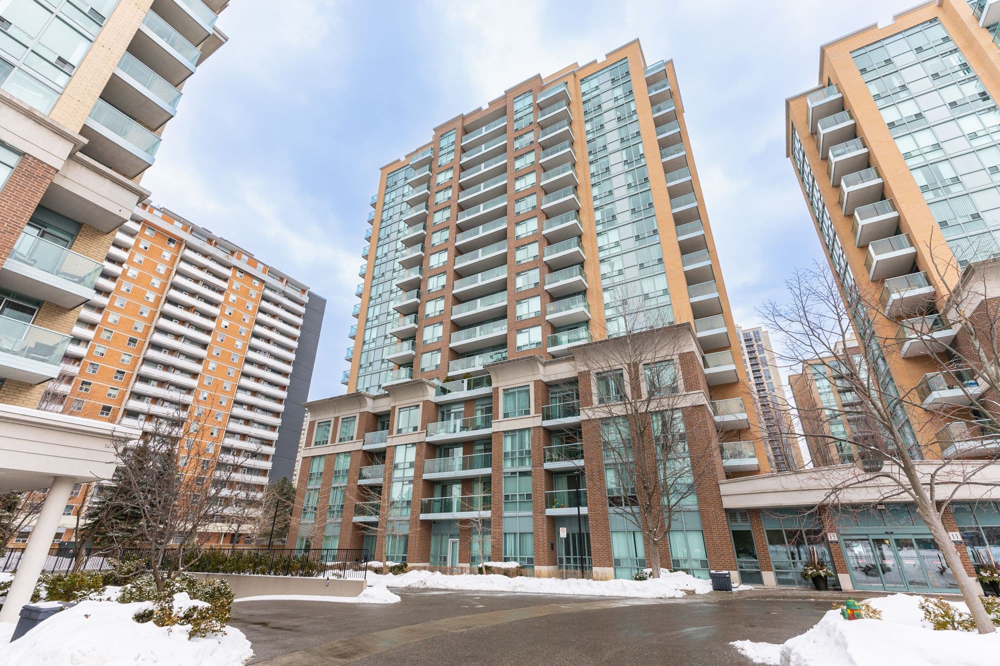 15 Michael Power Place 1005, Toronto W08, ON M9A 5G4