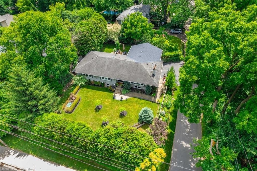 4306 Lakeshore Road, Burlington, ON L7L 1A8