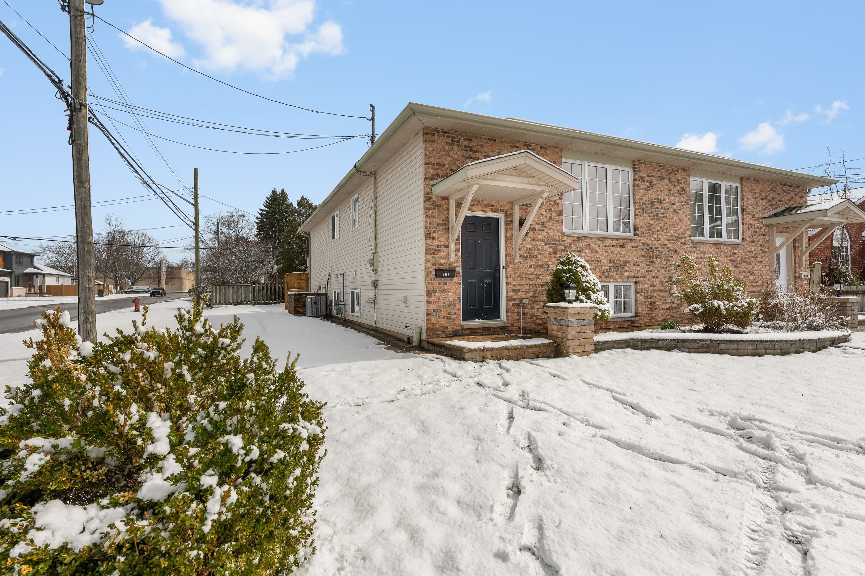 4688 Lee Avenue, Niagara Falls, ON L2H 1M8