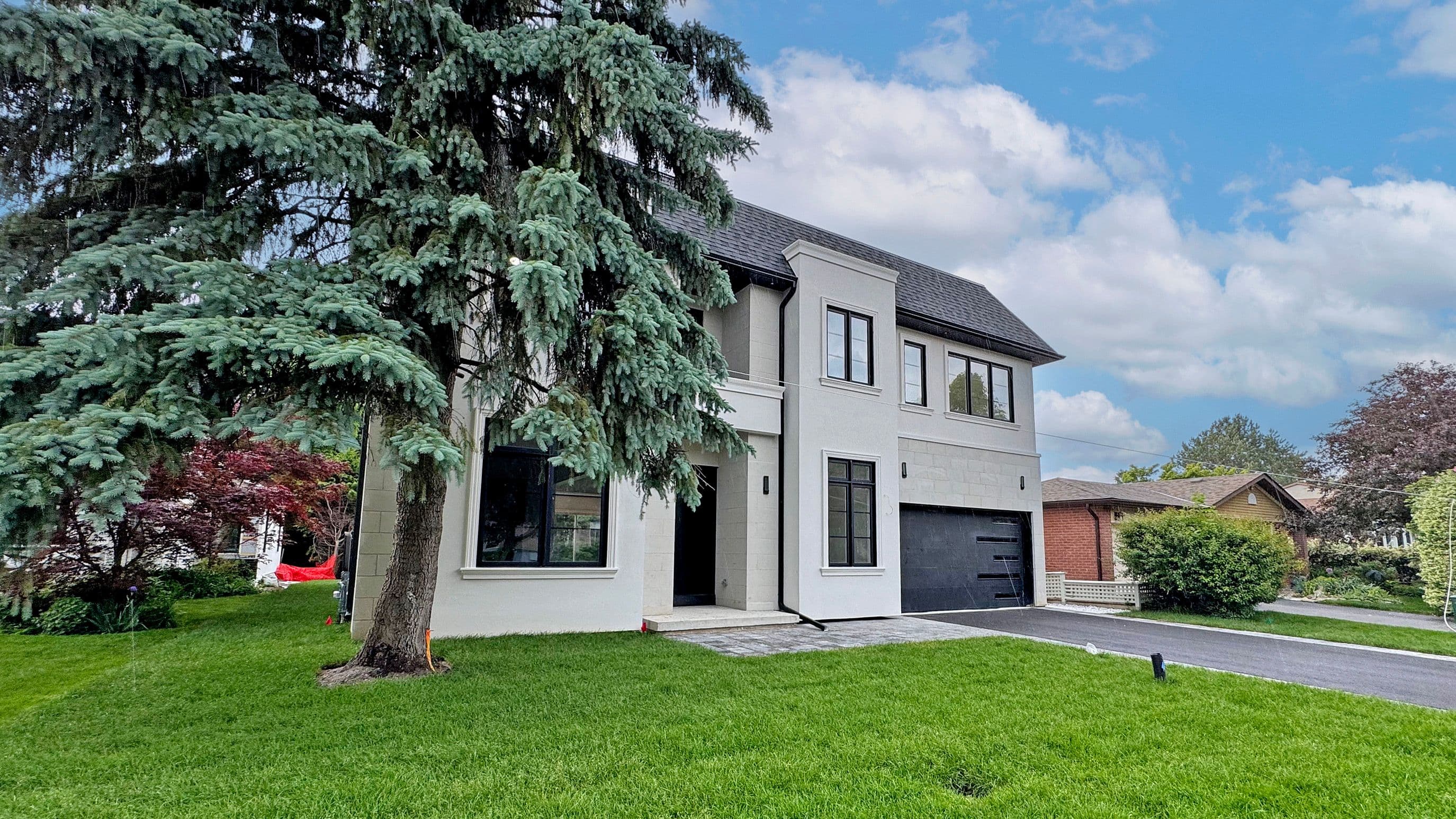 32 Cossar Drive, Aurora, ON L4G 3N8