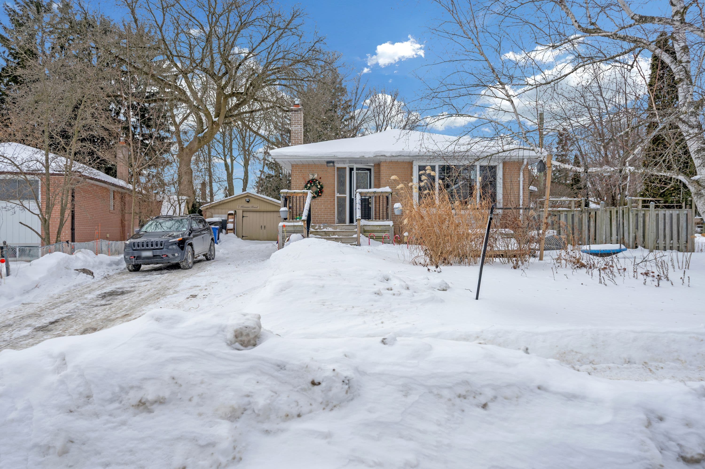 7 Kemano Road, Aurora, ON L4G 2X9