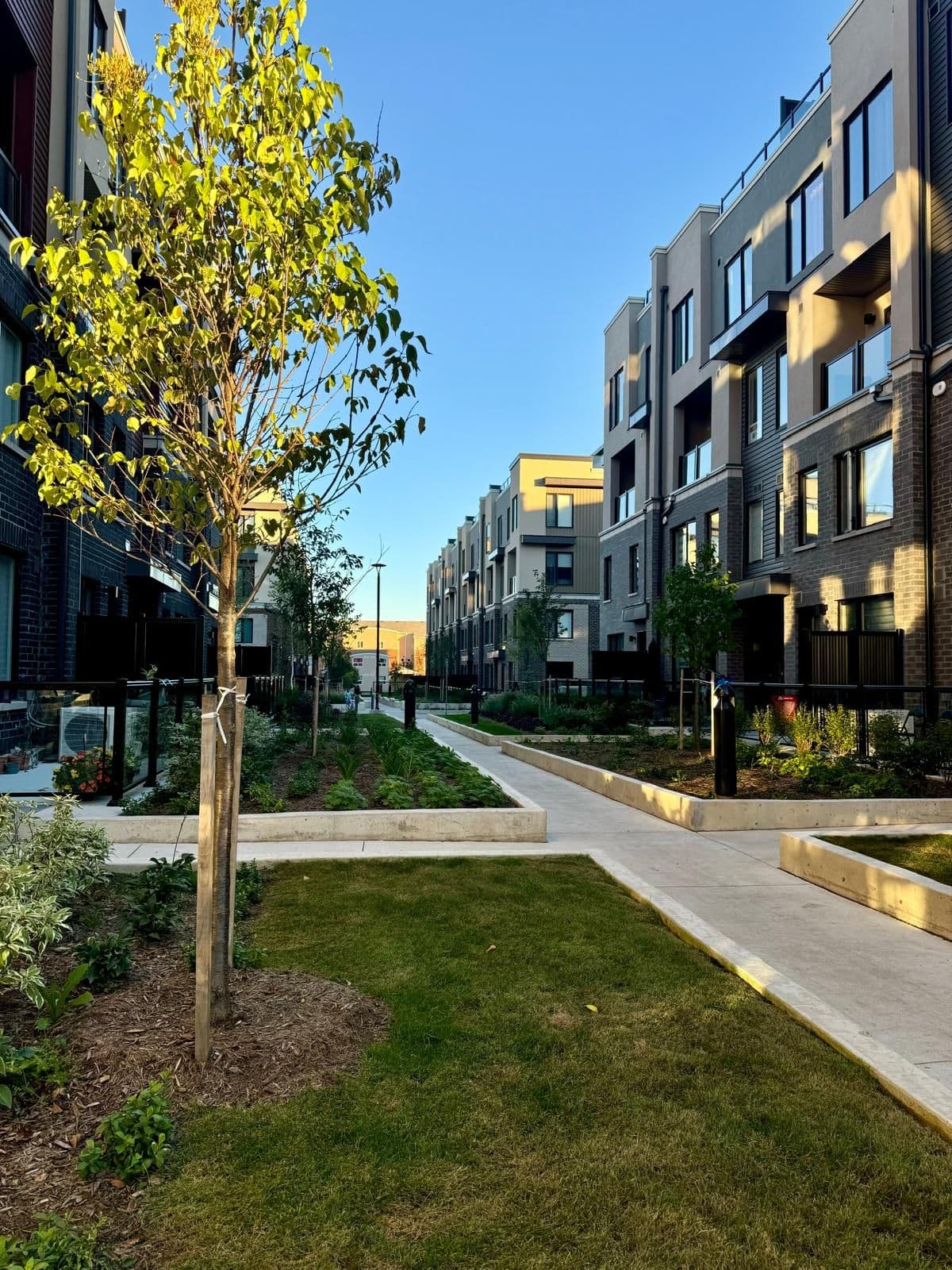 3421 Ridgeway Drive 11, Mississauga, ON L5L 5T3