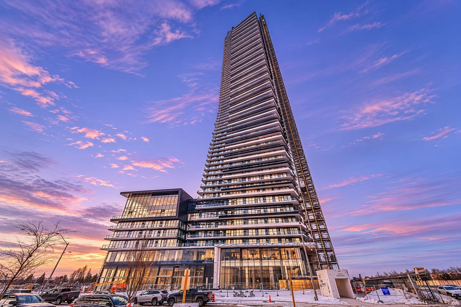 448 Burnhamthorpe Road W 907, Mississauga, ON L5B 0R4