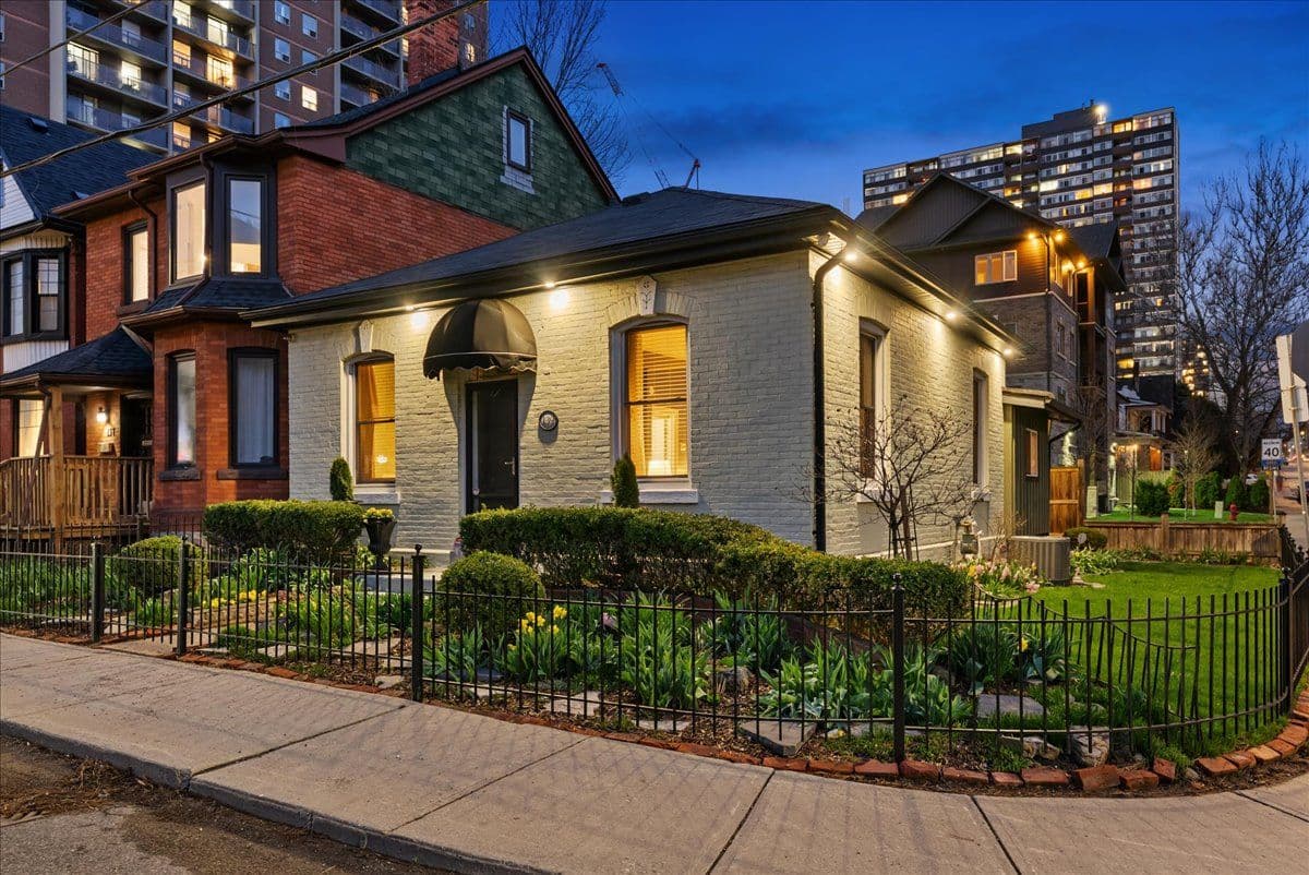 139 Queen Street S, Hamilton, ON L8P 3S3