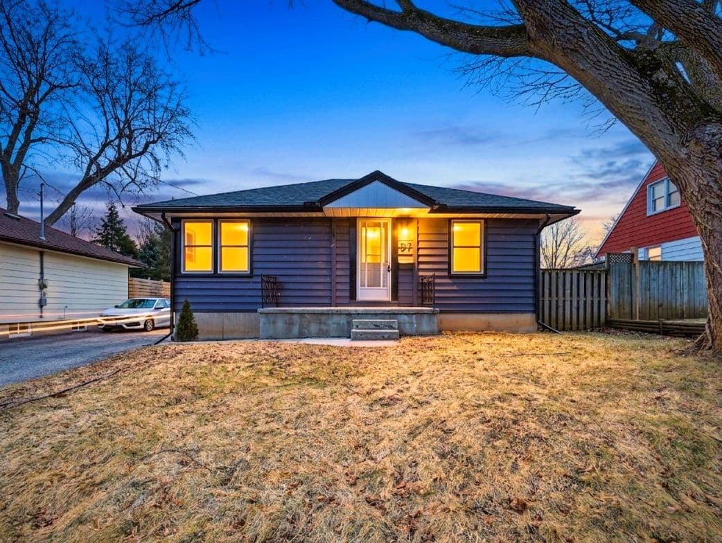 97 Stewart Avenue, Cambridge, ON N1R 2V1