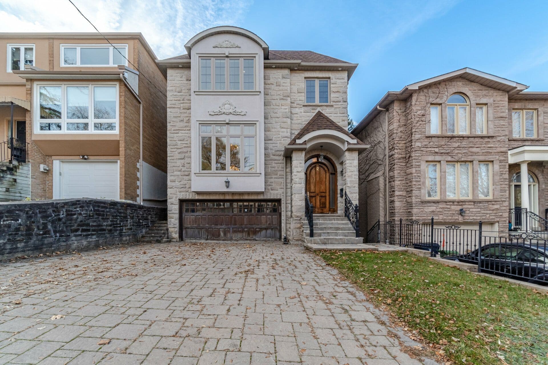 12 Walder Avenue, Toronto C10, ON M4P 2R5