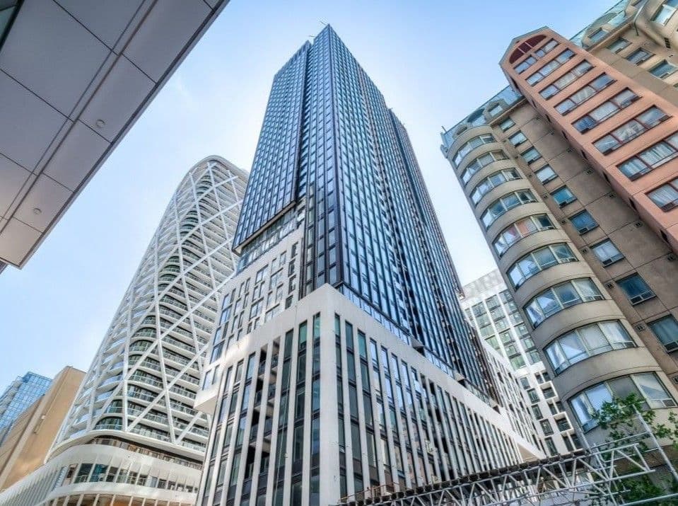 230 Simcoe Street 1821, Toronto C01, ON M5T 0G7