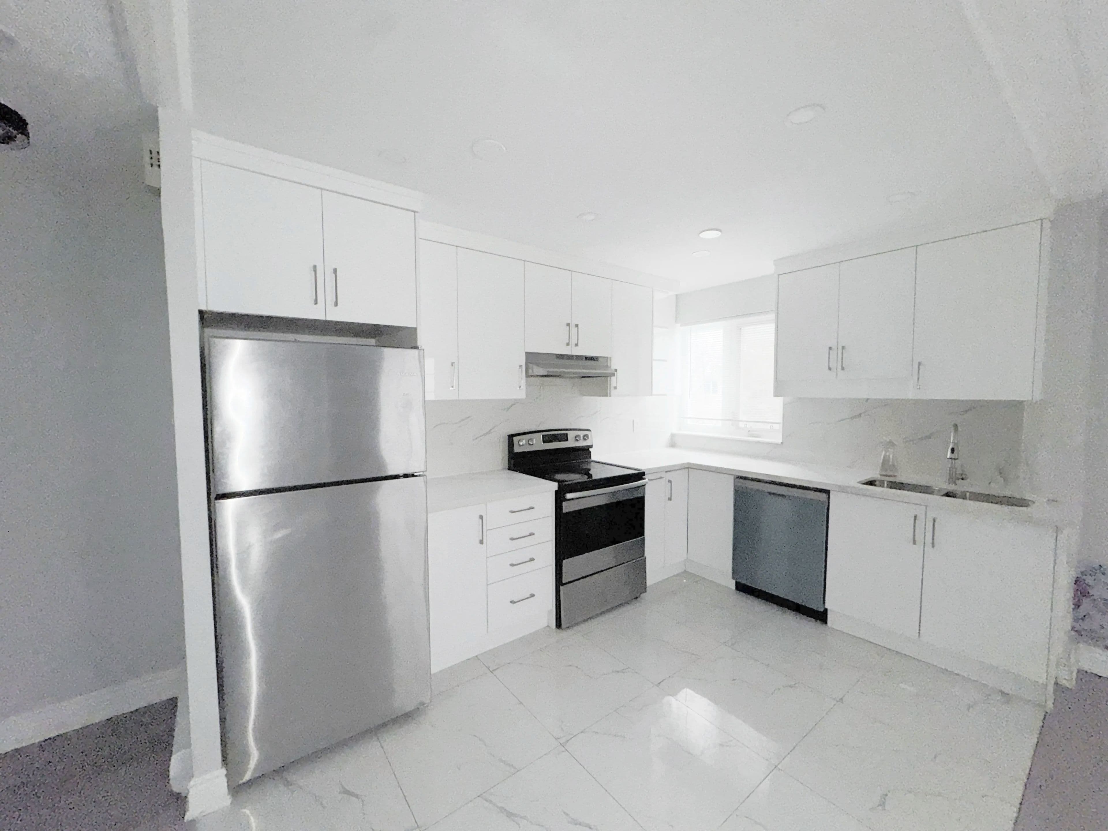 1055 Dundas Street E 192, Mississauga, ON L4Y 3X6