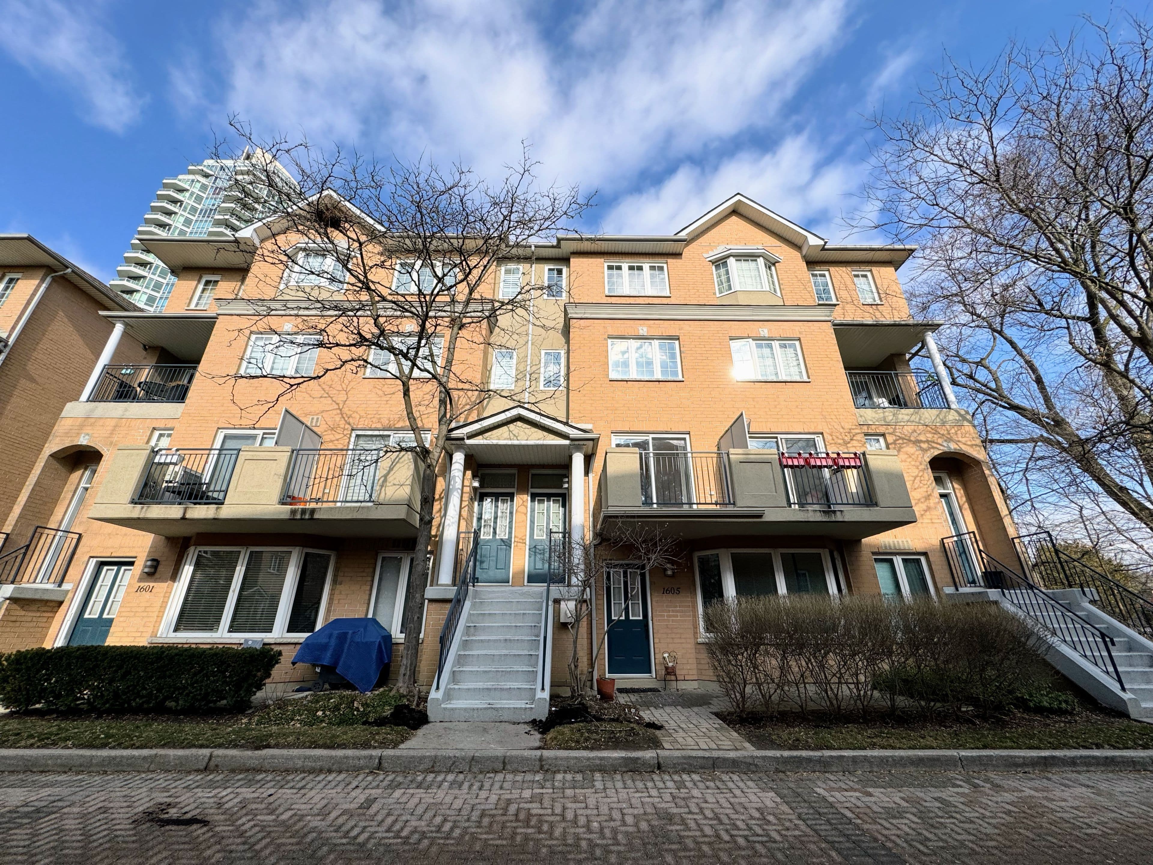 28 Sommerset Way 1603, Toronto C14, ON M2N 6W7