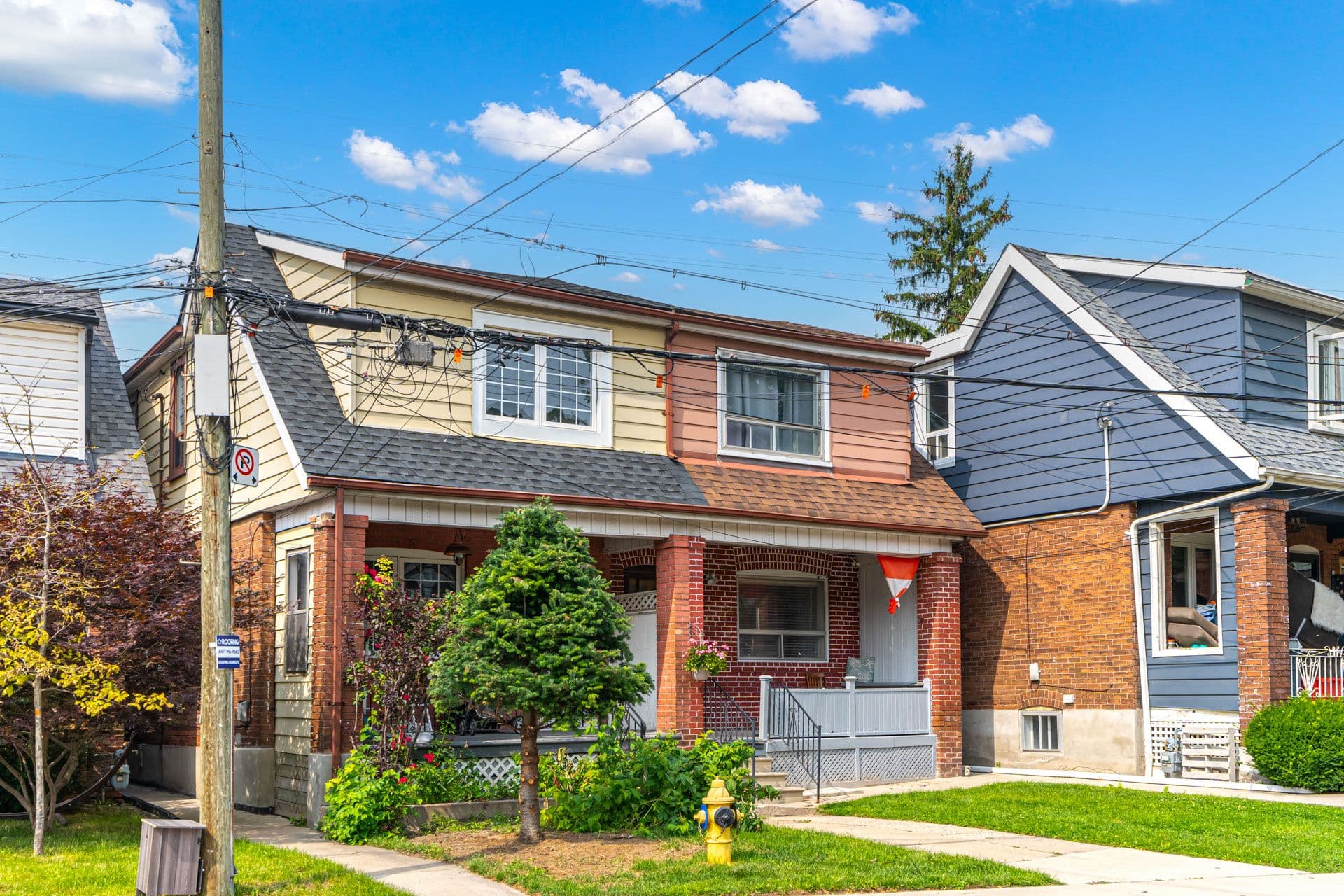 16 Pryor Avenue, Toronto W03, ON M6N 1M4