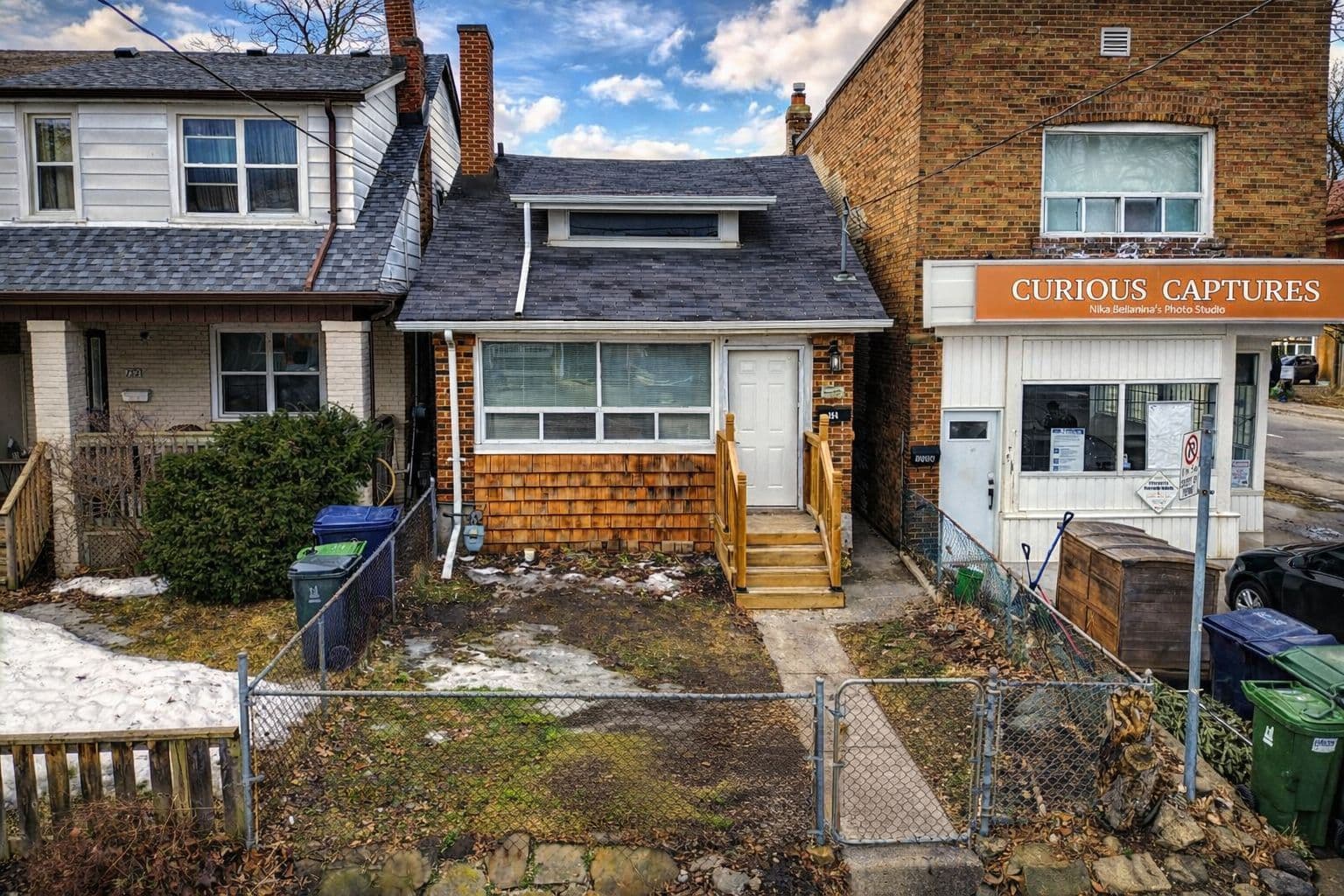 154 Glebemount Avenue, Toronto E03, ON M4C 3S5