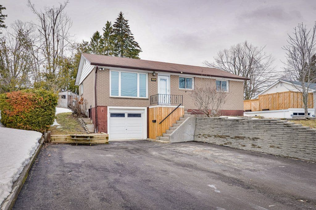 636 Mississaga Street W, Orillia, ON L3V 3C6