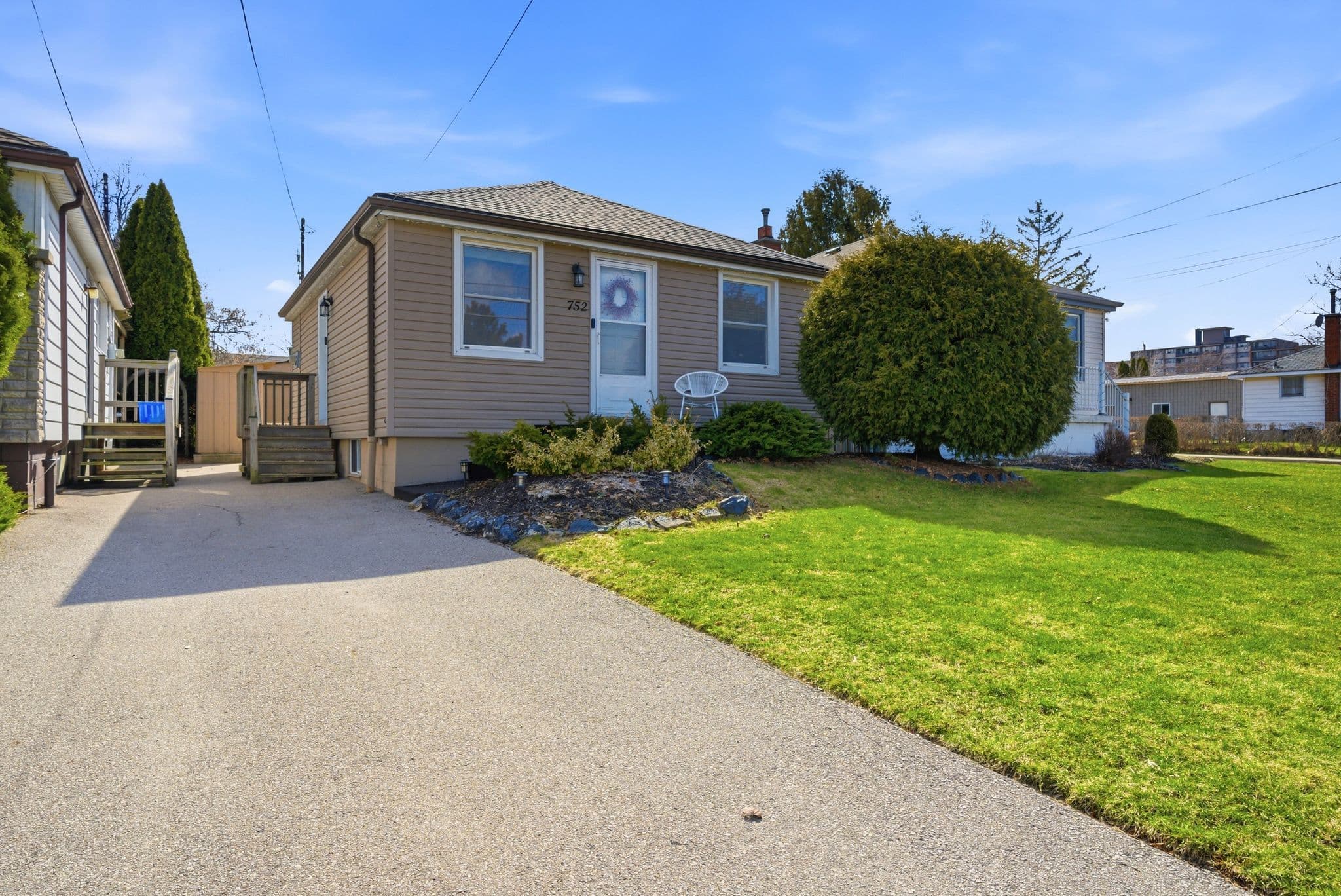 752 Ninth Avenue, Hamilton, ON L8T 2A6