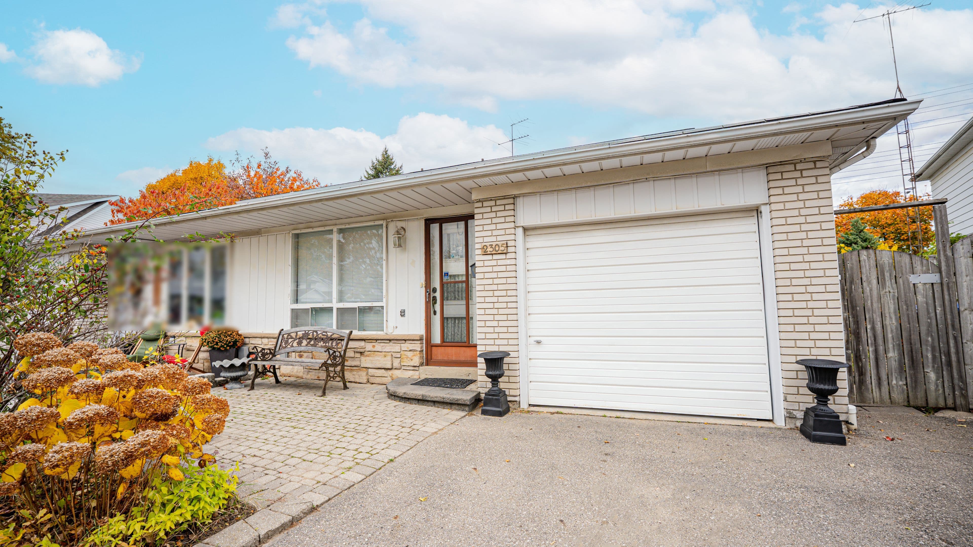 2305 Delkus Crescent, Mississauga, ON L5A 1K8