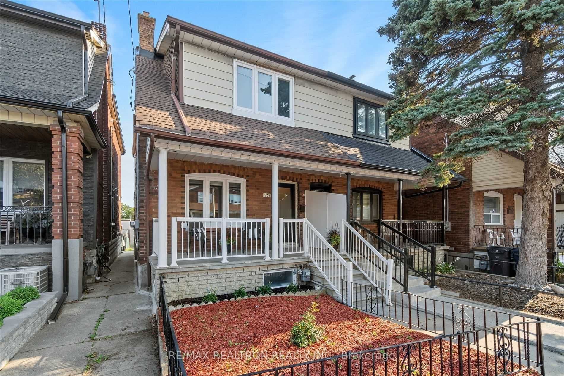 1939 Davenport Road Upper, Toronto W03, ON M6N 1C3