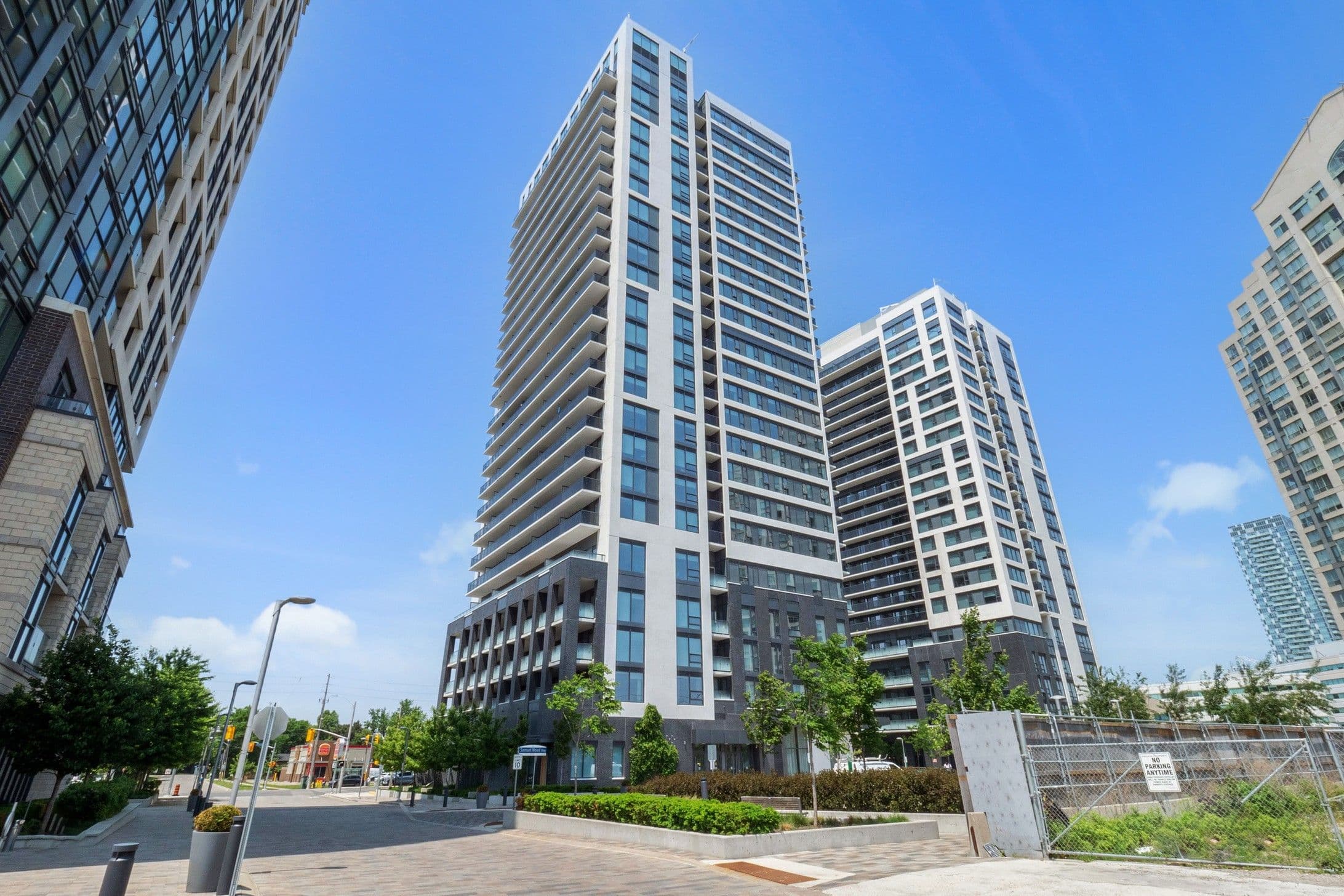 30 Samuel Wood Way 413, Toronto W08, ON M9B 0C9