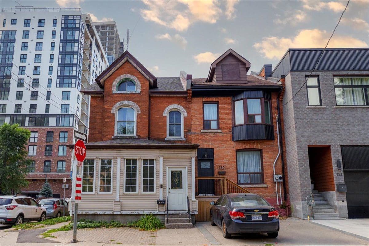 123 Market Street, Hamilton, ON L8R 1N7