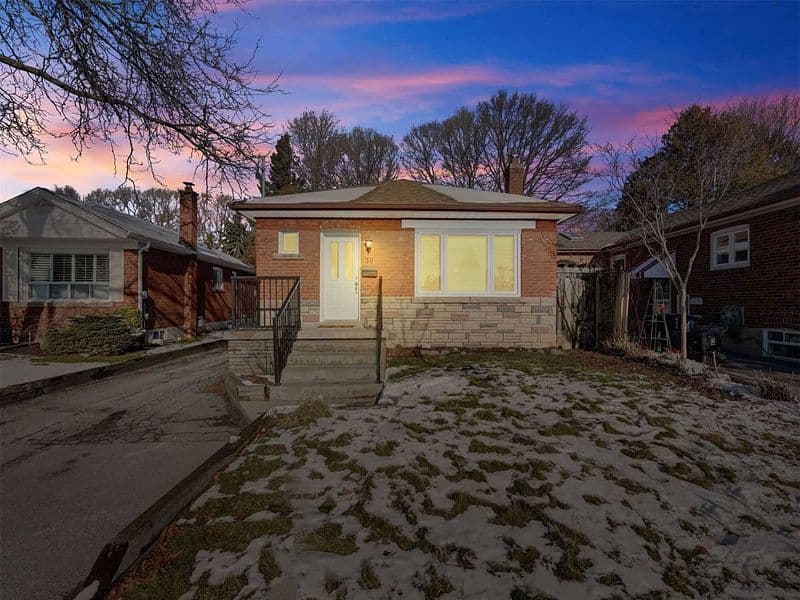 30 Ferris Road, Toronto E03, ON M4B 1G3
