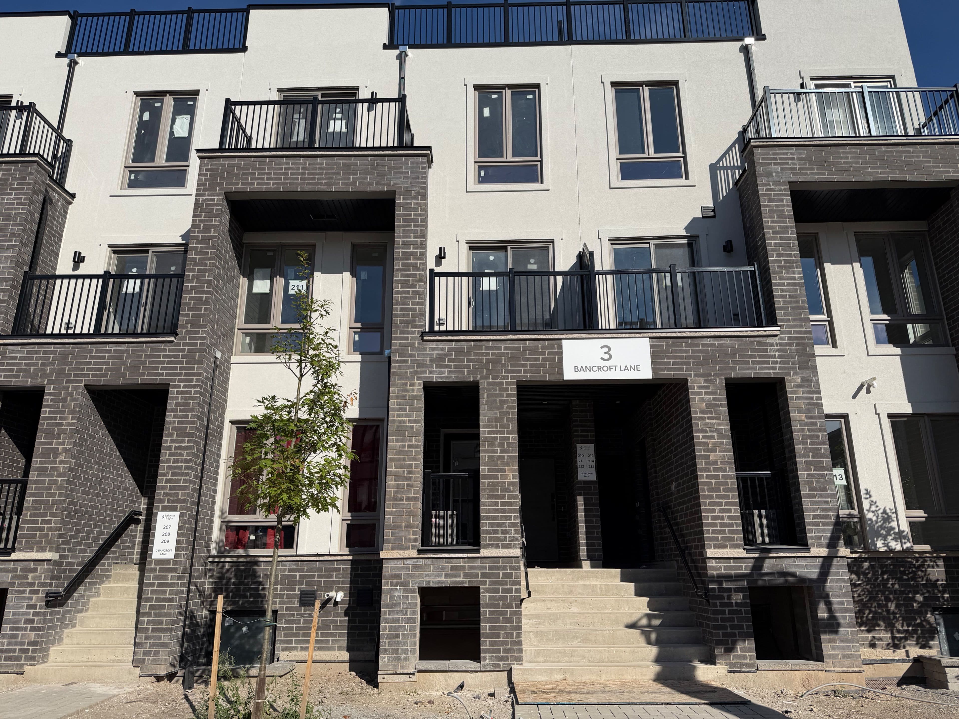 3 Bancroft Lane 206, Richmond Hill, ON L4E 1M1