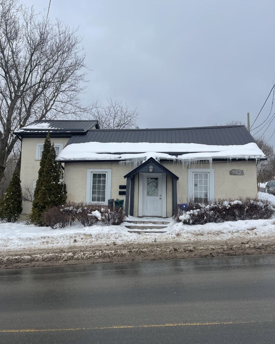 563 Union Street 1, Kingston, ON K7M 2H5