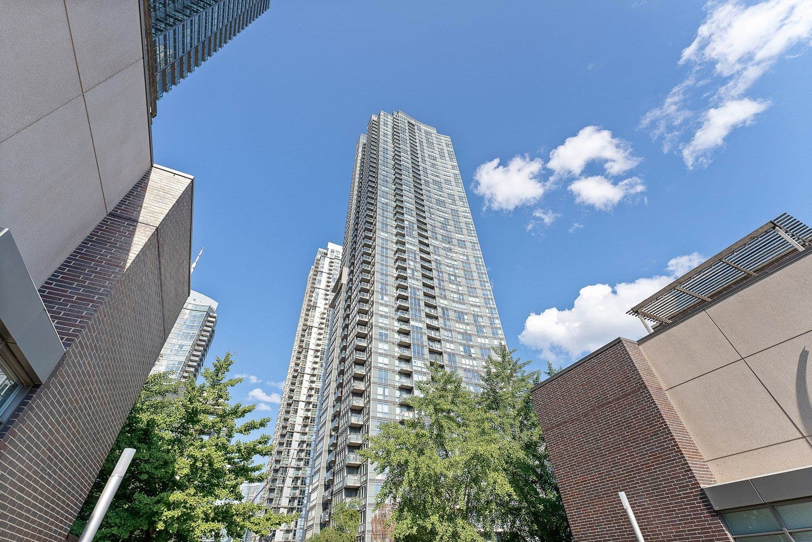 11 Brunel Court 3711, Toronto C01, ON M5V 3Y3