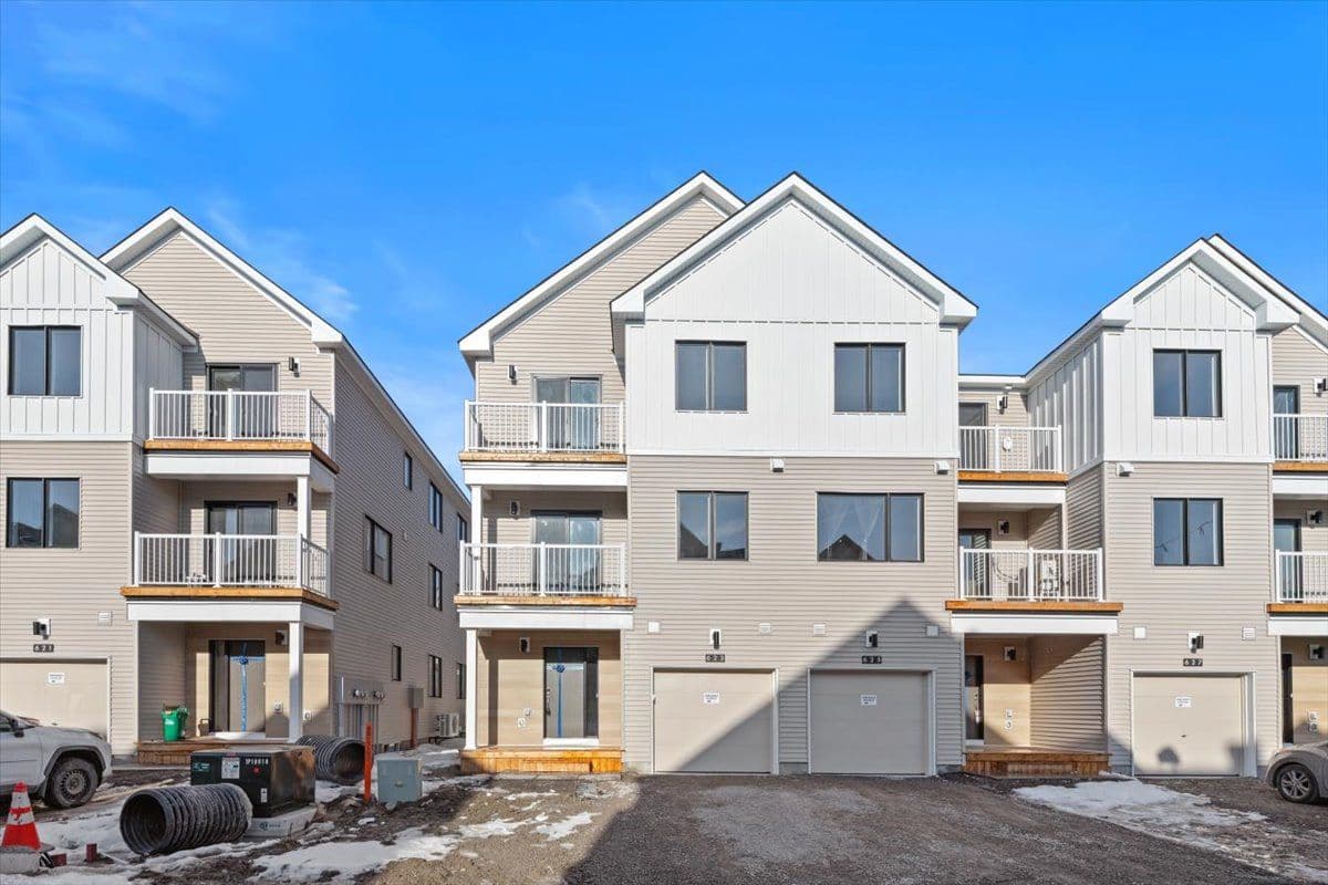822 Demulcent Lane, Kanata, ON K2W 0N9