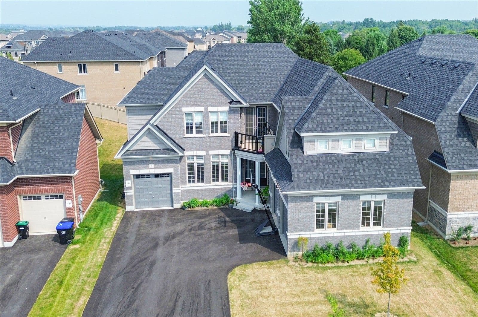 4 Emerald Grove, Adjala-Tosorontio, ON L0G 1W0