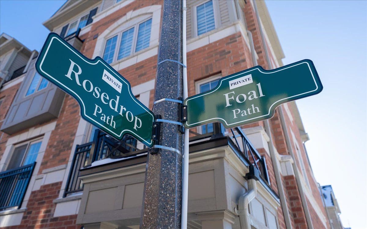 32 Foal Path S 258, Oshawa, ON L1L 0L2