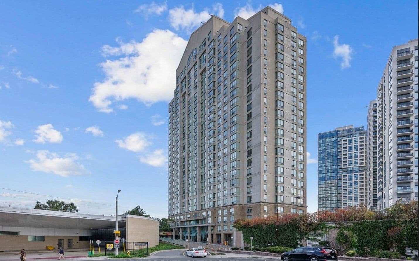 101 Subway Crescent 1601, Toronto W08, ON M9B 6K4