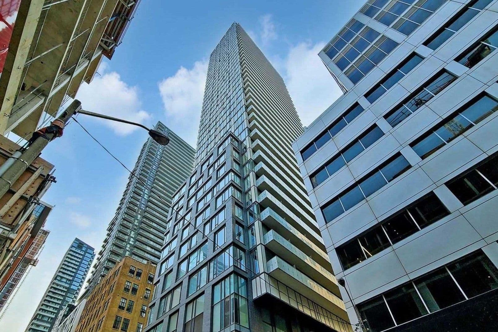 101 Peter Street 617, Toronto C01, ON M5V 0G6