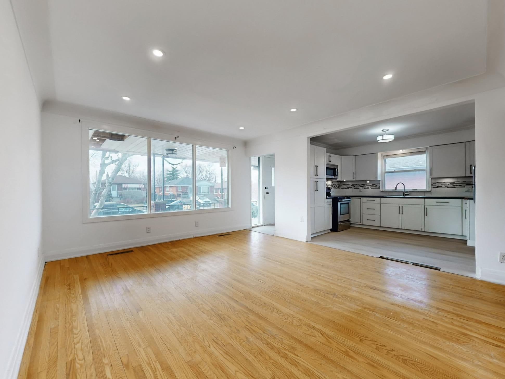 359 East 42nd Street Main, Hamilton, ON L8T 3A6