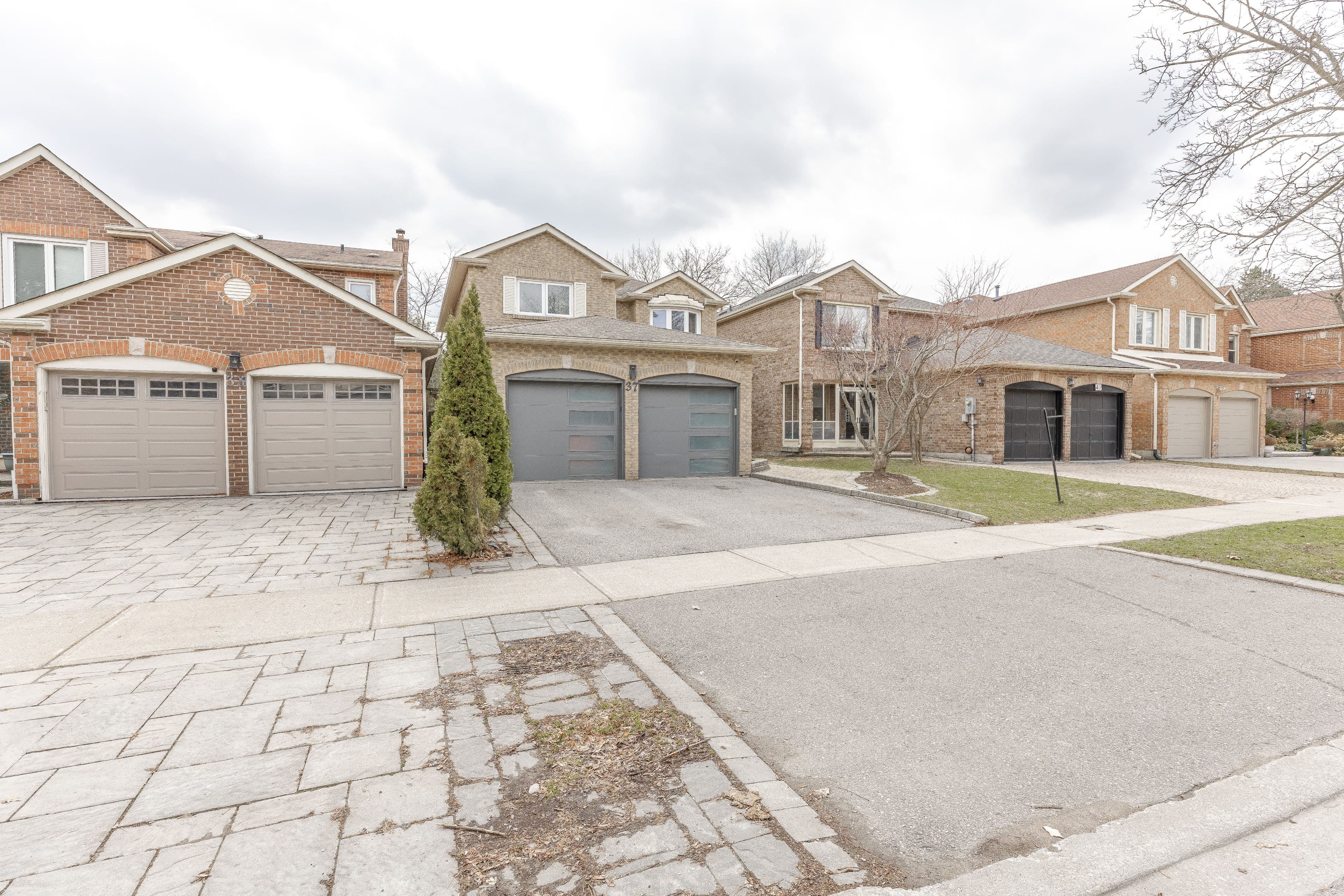 37 Spring Gate Boulevard, Vaughan, ON L4J 3C9
