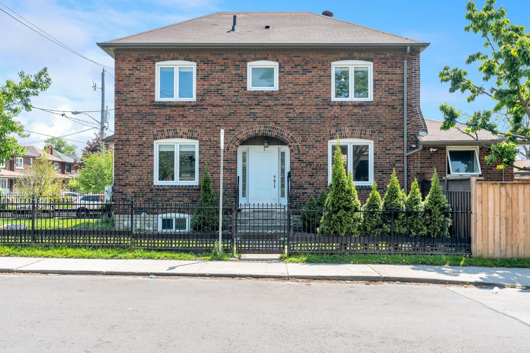 290 Westmount Avenue, Toronto C03, ON M6E 3N1