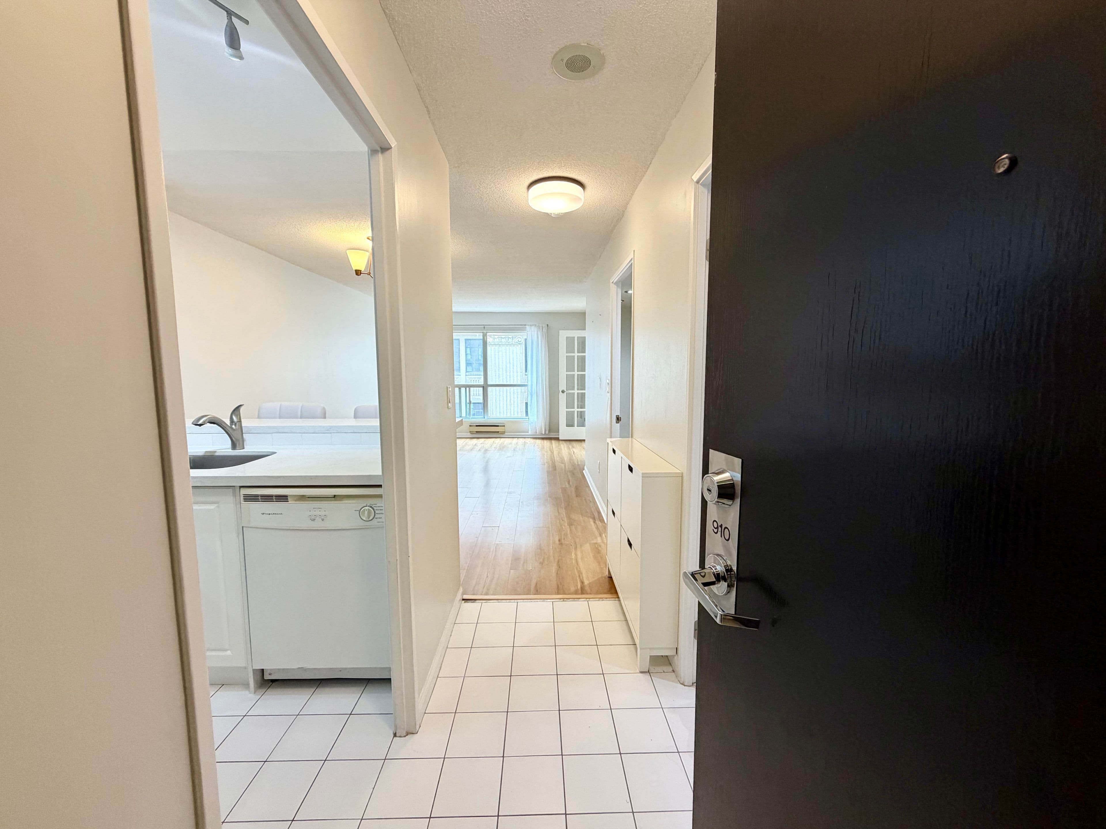 7 Carlton Street 910, Toronto C08, ON M5B 2M3