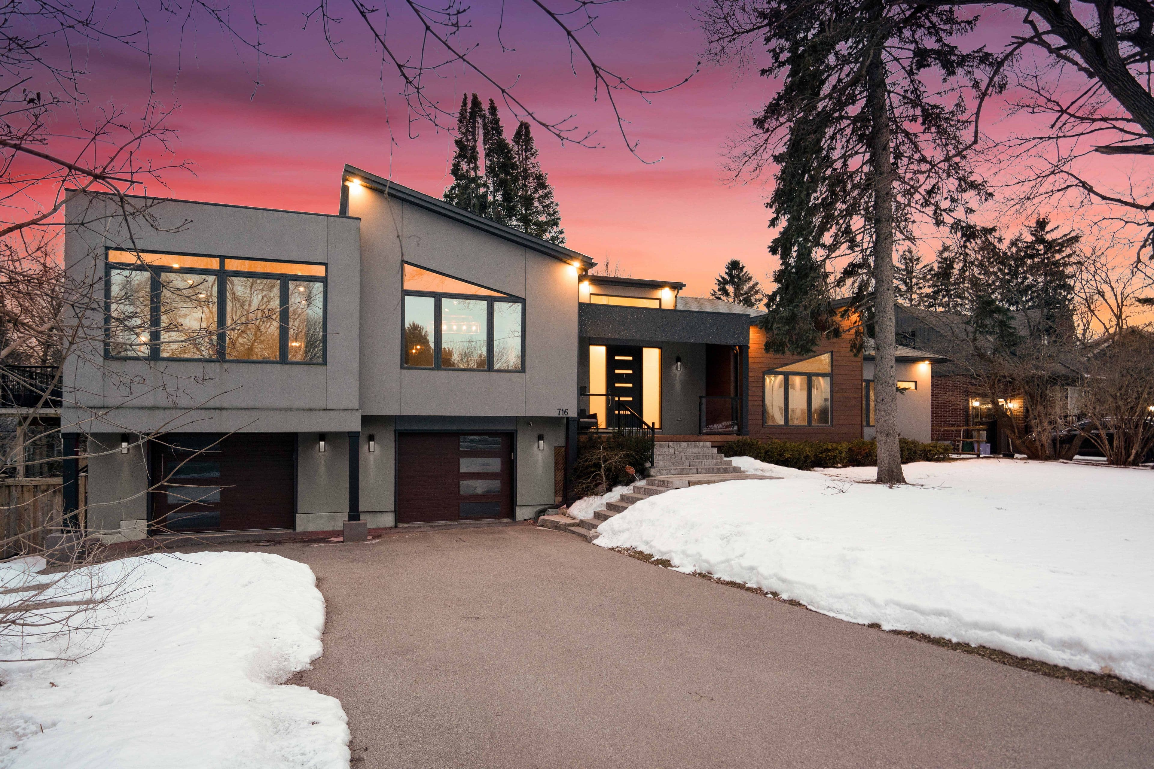 716 North Shore Boulevard E, Burlington, ON L7T 1X6