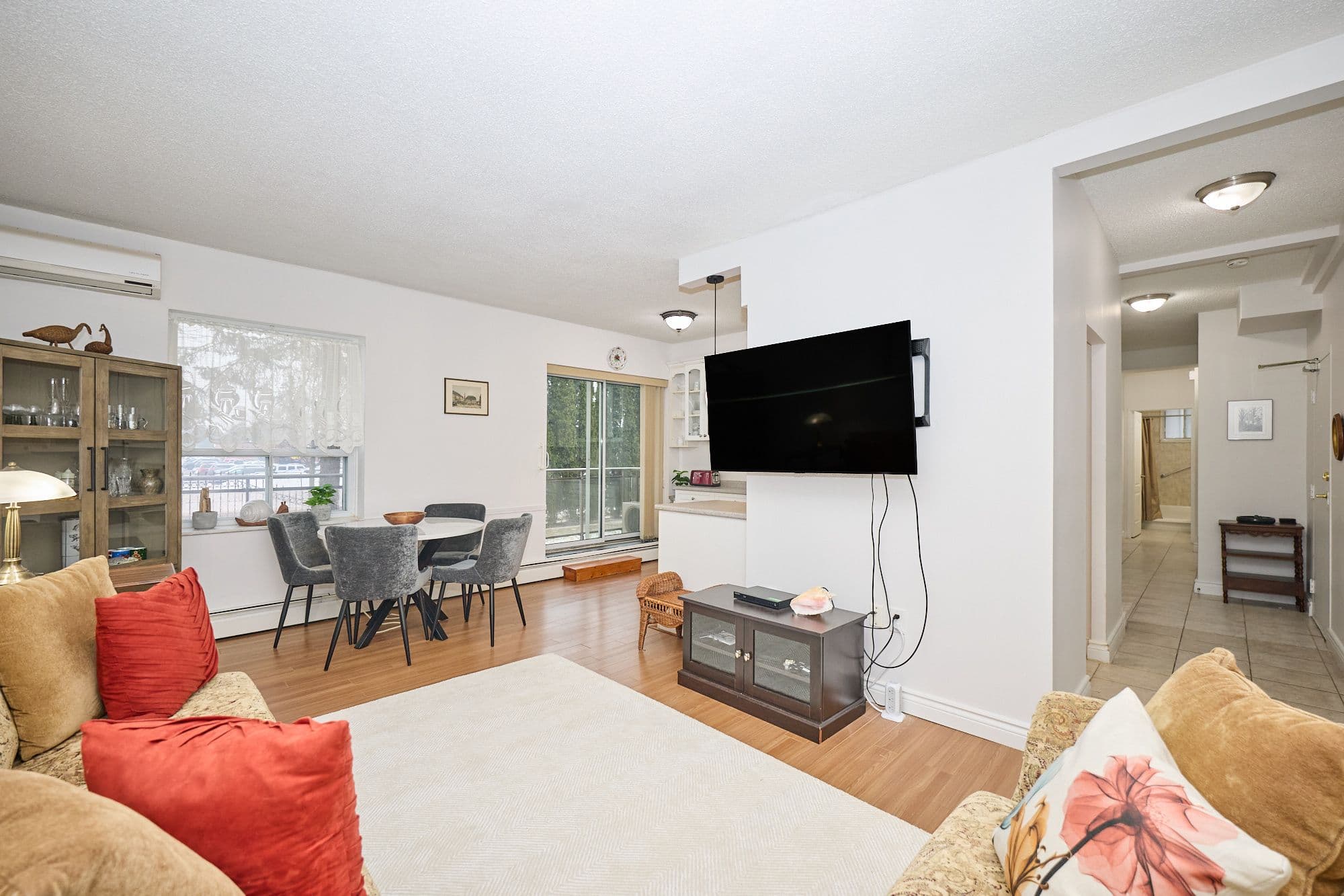 6390 Huggins Street 101, Niagara Falls, ON L2J 1H1