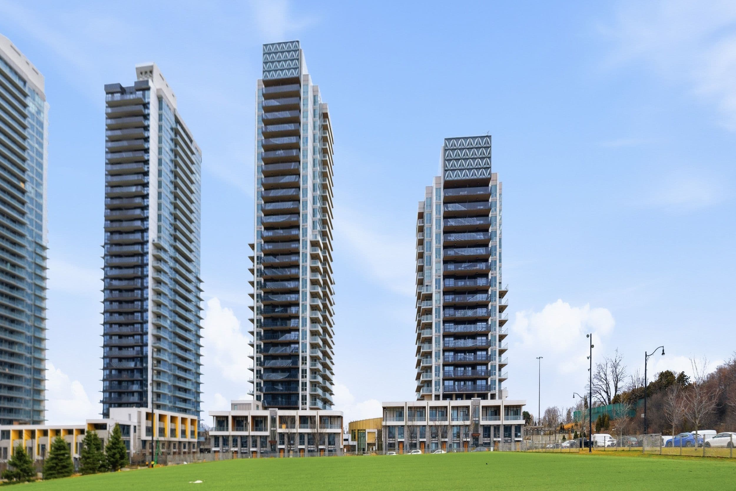 27 McMahon Drive 815, Toronto C15, ON M2K 0J2