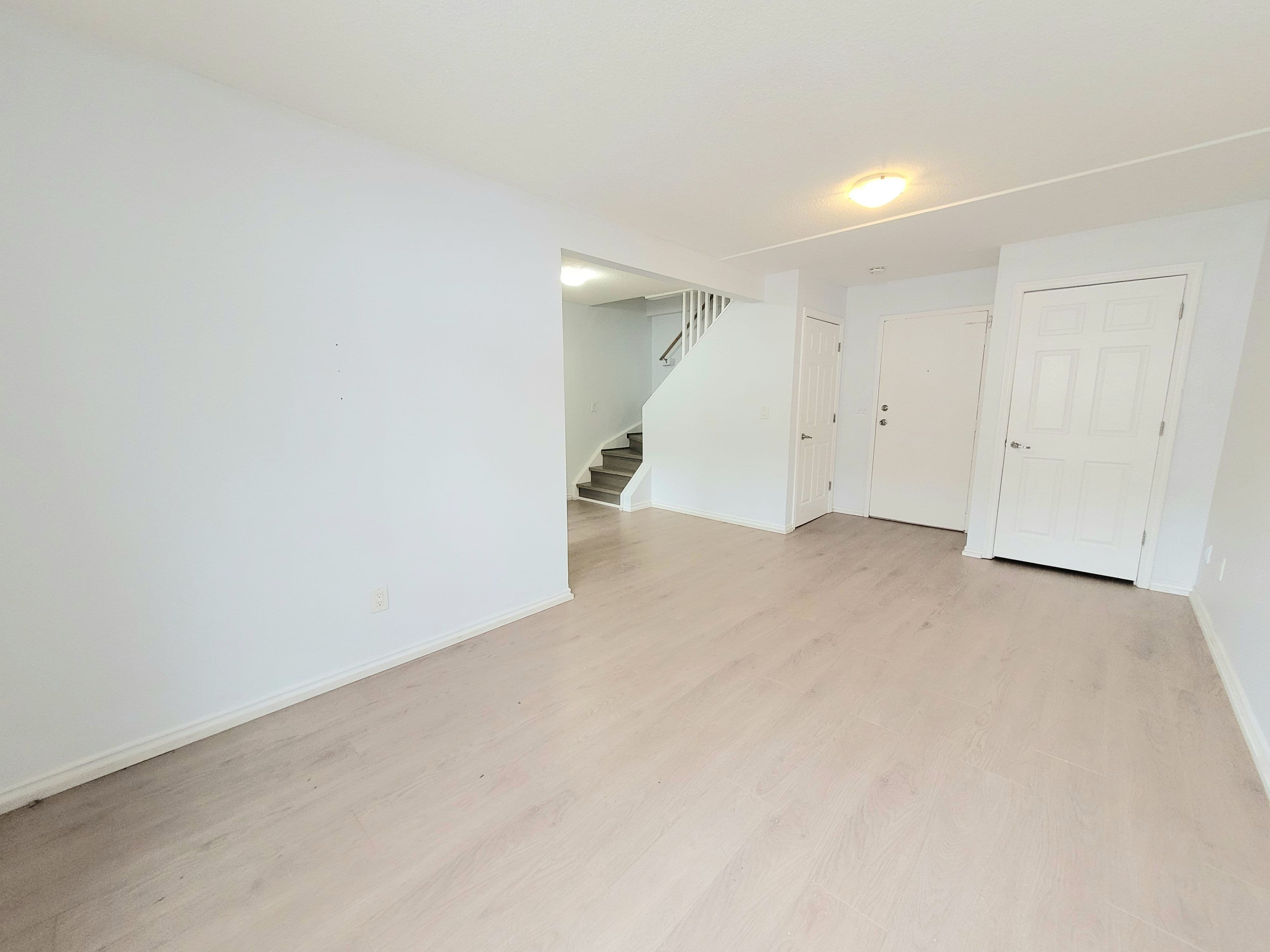 477 Dean Avenue 49, Oshawa, ON L1H 3E4