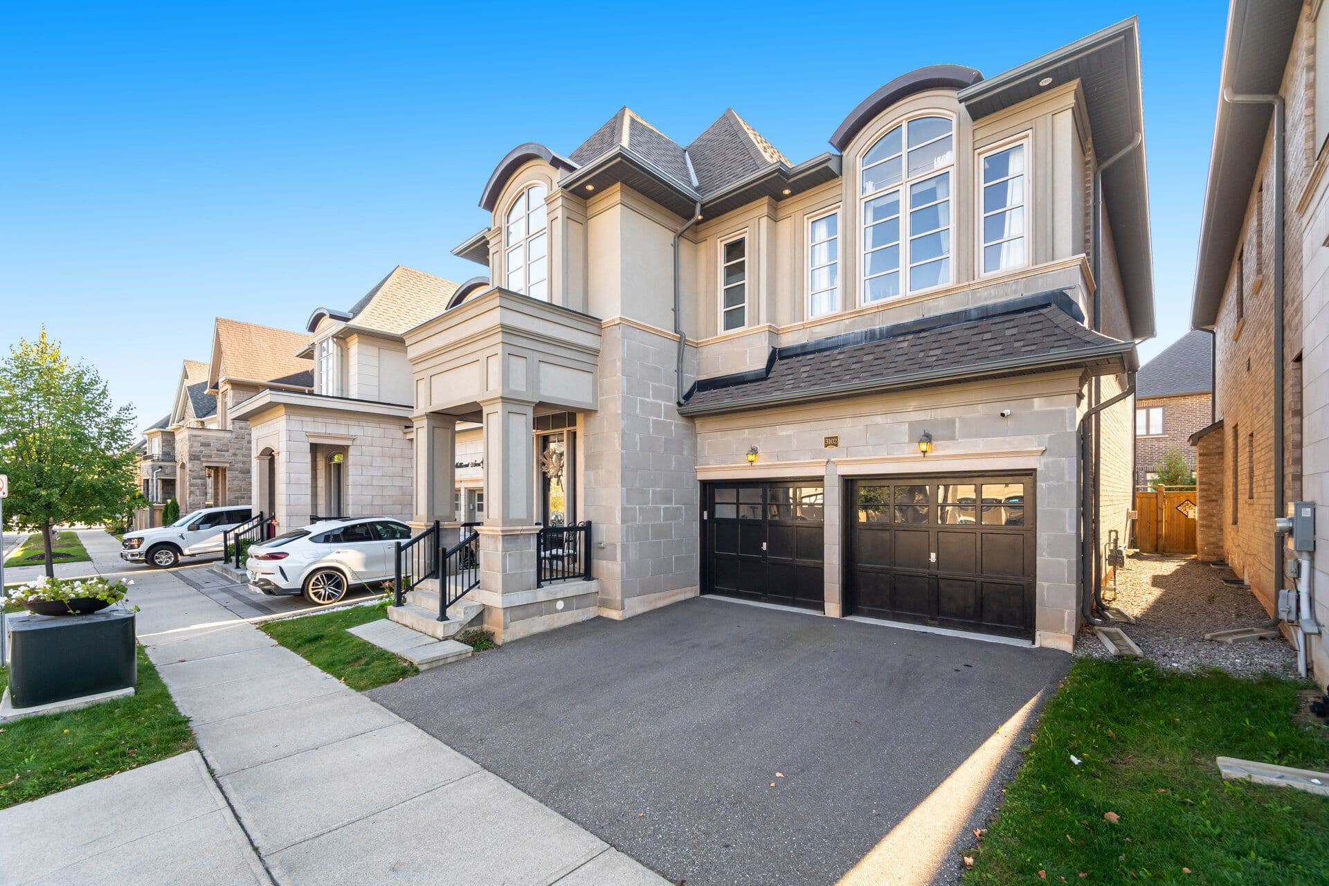 3102 Millicent Avenue, Oakville, ON L6H 0V2