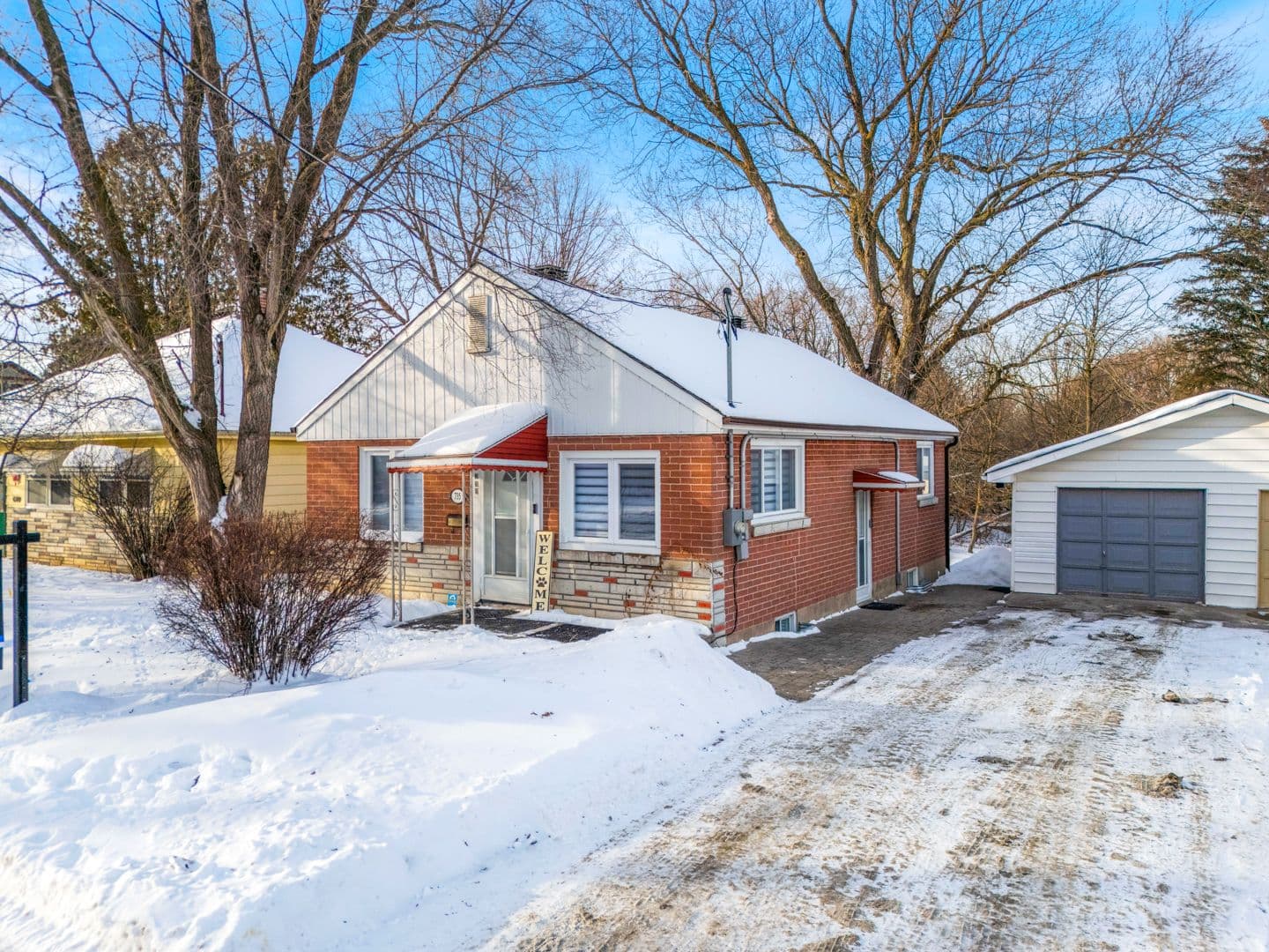 735 Srigley Street, Newmarket, ON L3Y 1X6