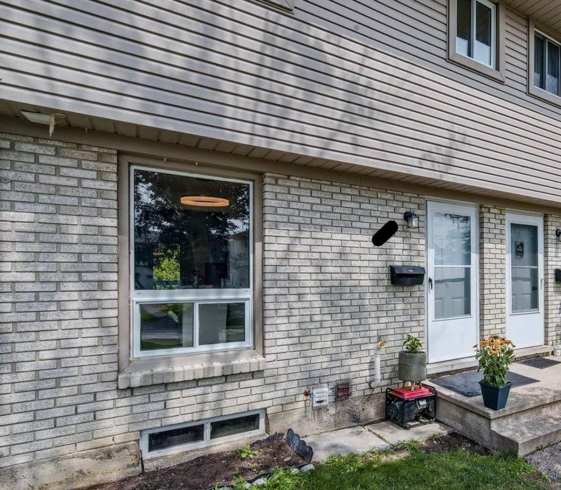 700 Paisley Road 24, Guelph, ON N1K 1A3