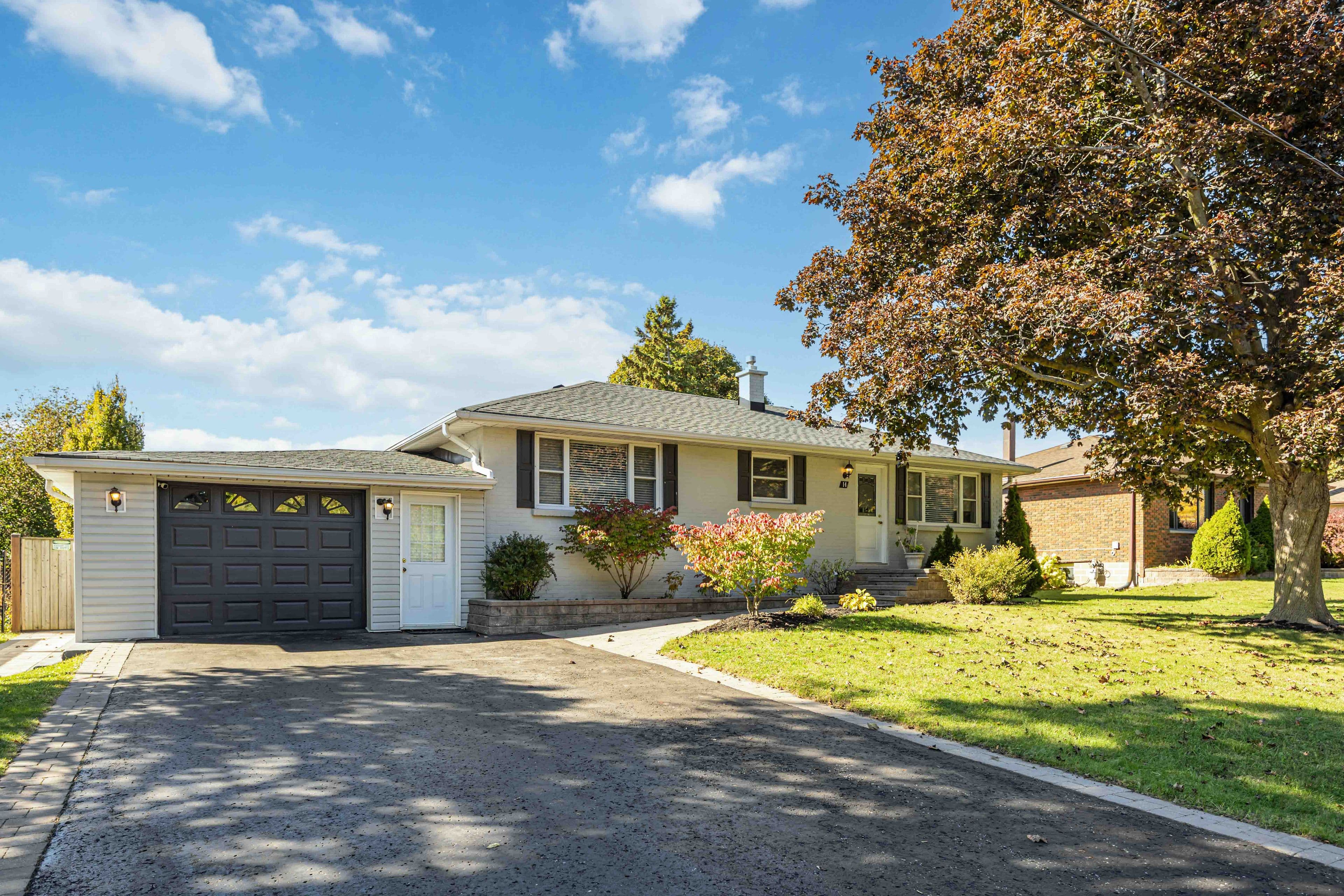 14 Ferguson Avenue, Whitby, ON L1M 1A6