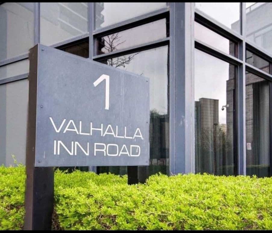 1 Valhalla Road 401, Toronto W08, ON M9B 1S9
