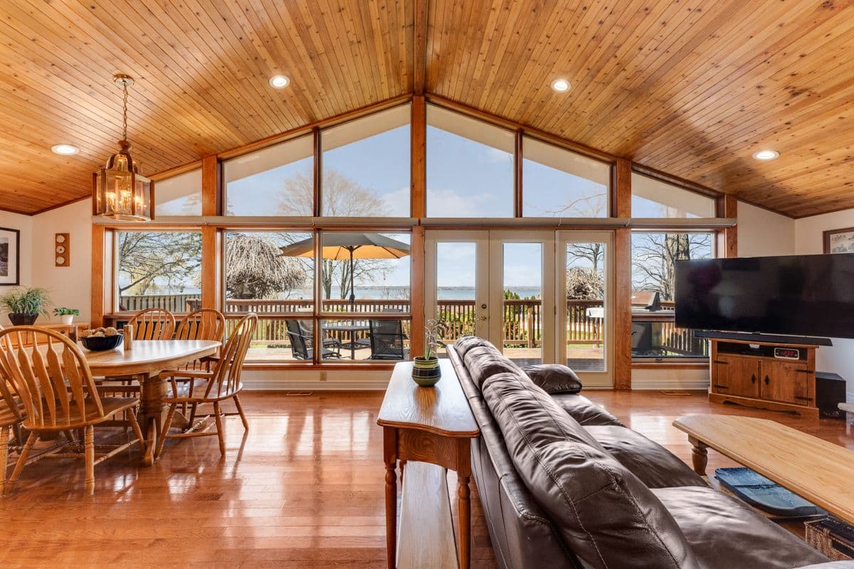 229 Lake Drive N, Georgina, ON L4P 3C8