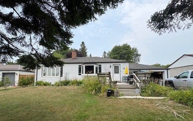 16 Almond Avenue, Whitby, ON L1P 1K5