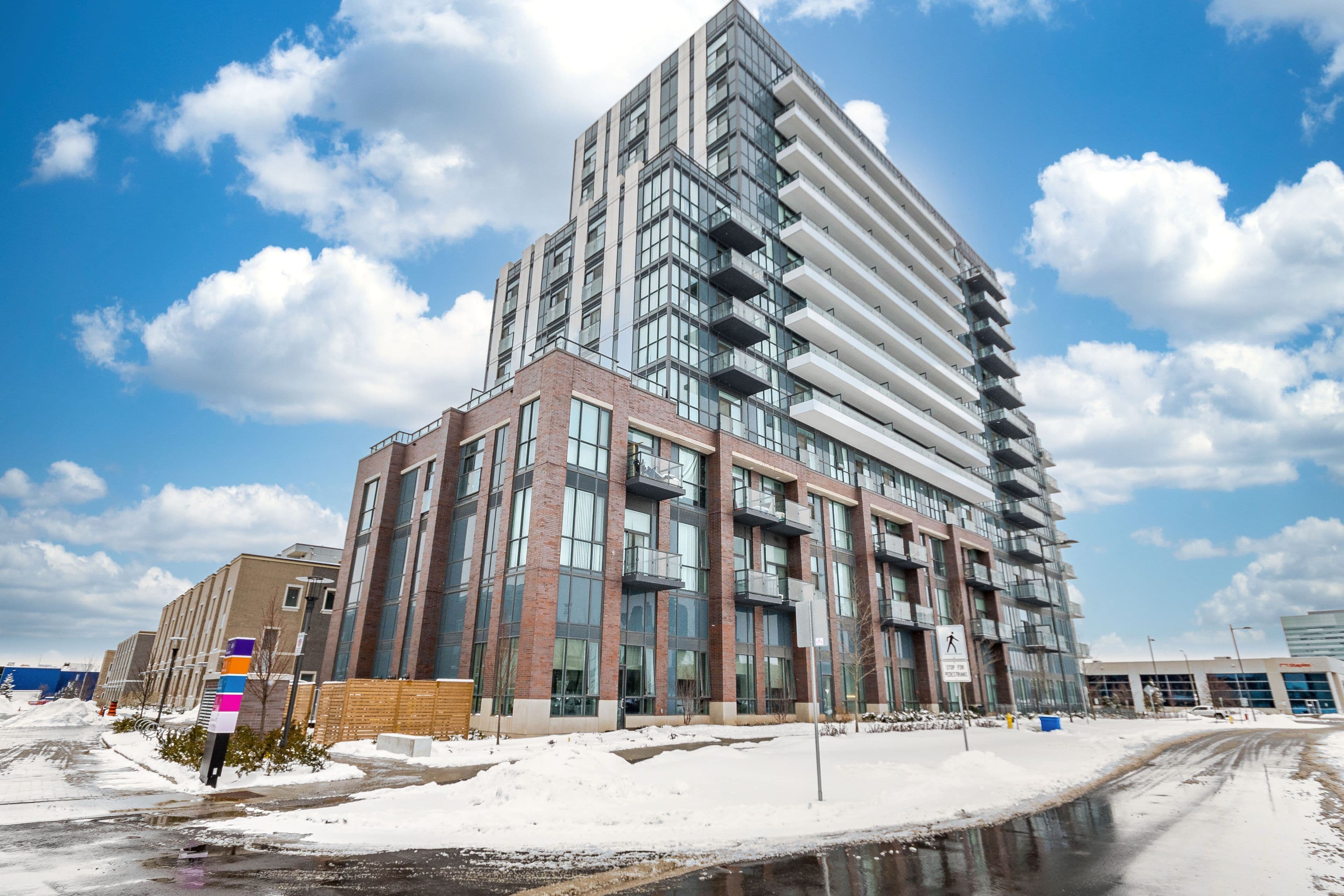 60 Honeycrisp Crescent 522, Vaughan, ON L4K 0N5