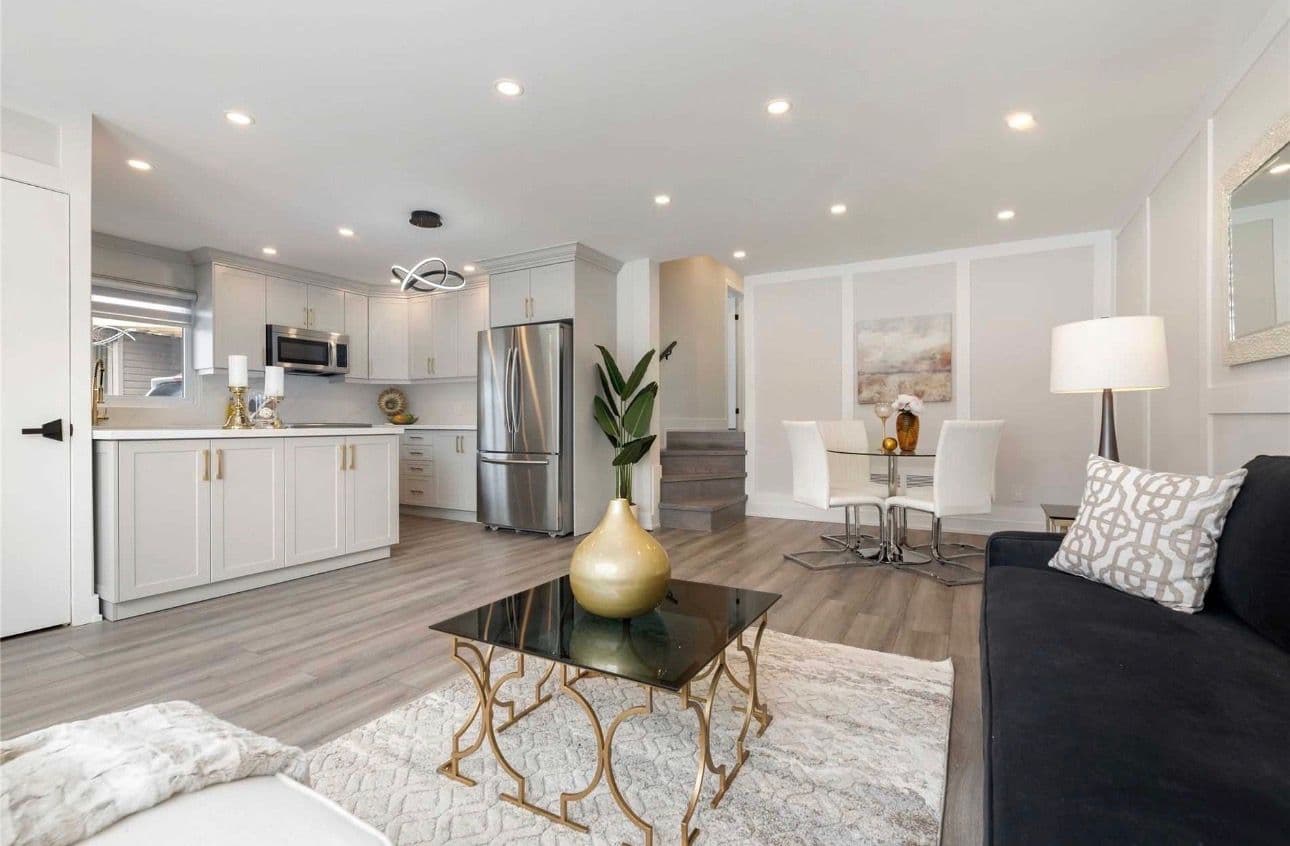 139 Maurice Court, Newmarket, ON L3Y 2W1