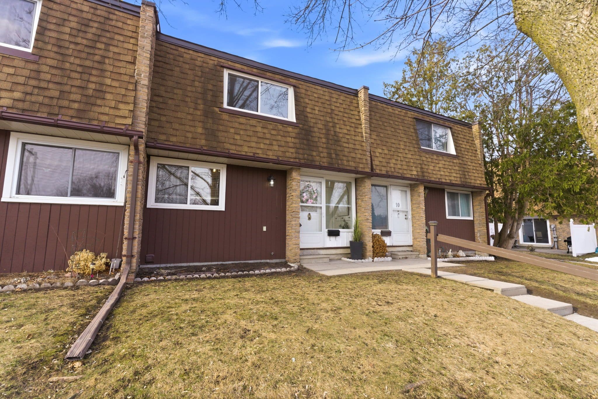 740 CHAMBERLAIN Street 9, Peterborough, ON K9J 4M3